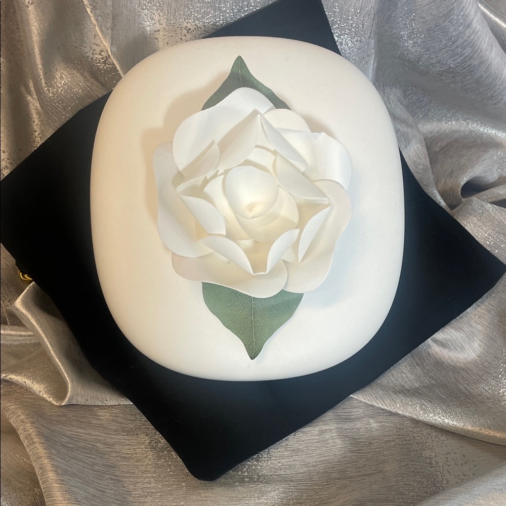 Biodegradable urn